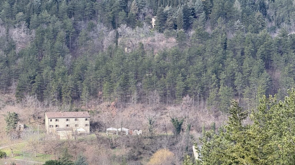 Masso contro l’ostello: nessun pericolo per abitazioni e strutture ricettive