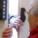 Truffa devastante a Coriano: anziana in crisi dopo il colpo di finti tecnici del gas. Ugl chiede sicurezza immediata.