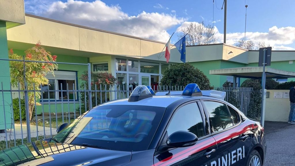 Vandalisme notturno: devastato l’asilo di Bertinoro, la scuola è ora inagibile