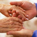 Gruppi di supporto per familiari di persone con demenza: un’opportunità da non perdere