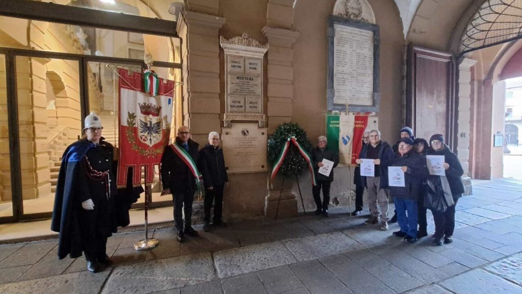 Forlì si ferma per onorare le vittime civili delle guerre: “Basta bombe sui civili”