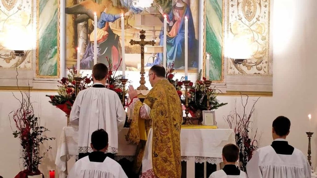 Ritorno alle origini: Messa in latino per la Madonna del Fuoco a Castellaccio