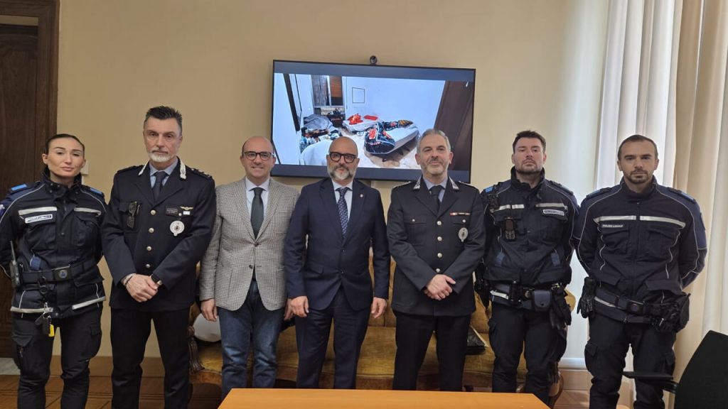 Dieci abitazioni scoperte con stranieri non registrati: un’operazione contro l’avidità