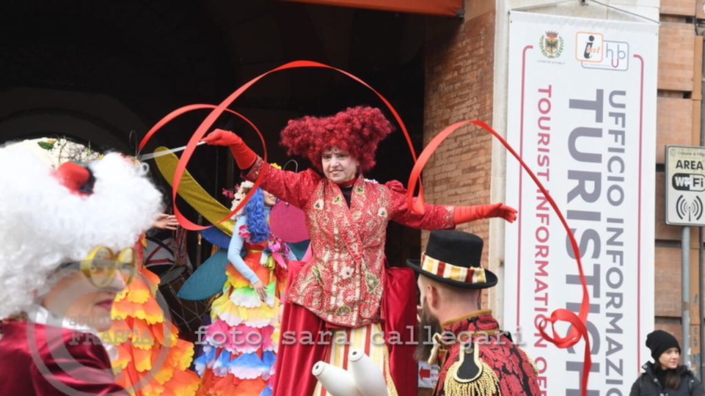 Il “Carnevale dei Desideri”: Una Domenica di Colori e Divertimento in Piazza Saffi