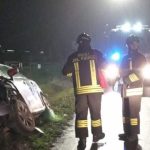 Vettura fuori controllo sulla via Emilia: la notte si tinge di giallo