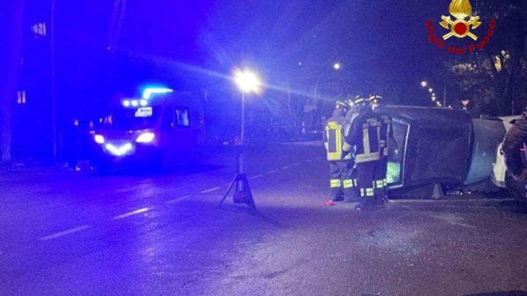 Incidente drammatico a Forlì: auto ribaltata e conducente intrappolato