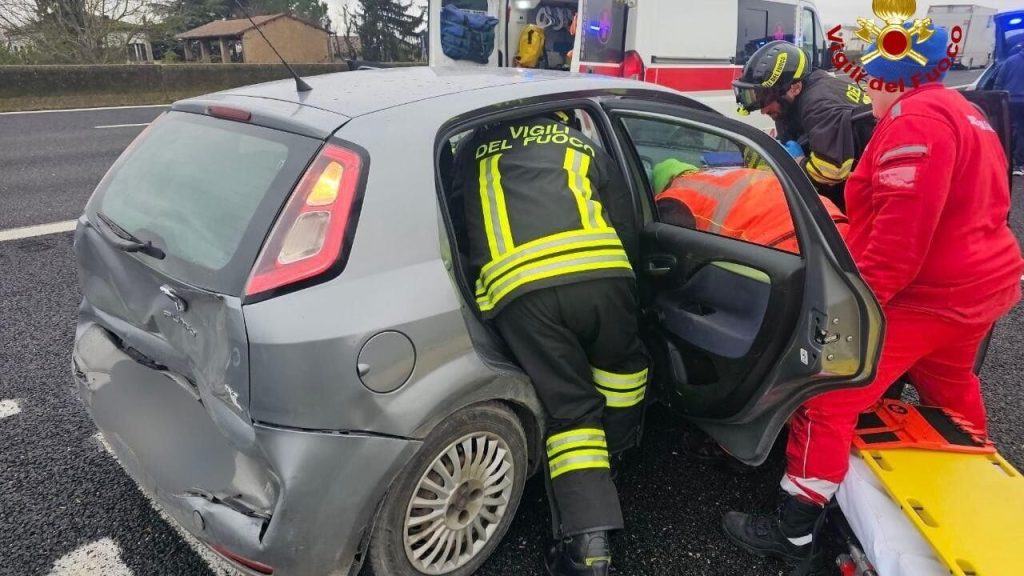 Incidente stradale sull’A14: un ferito estratto dalle lamiere dai Vigili del fuoco