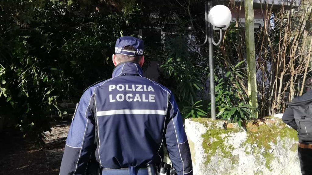 Operazione di sgombero a Castrocaro: Carabinieri e Polizia Locale in azione all’ex hotel Hermitage