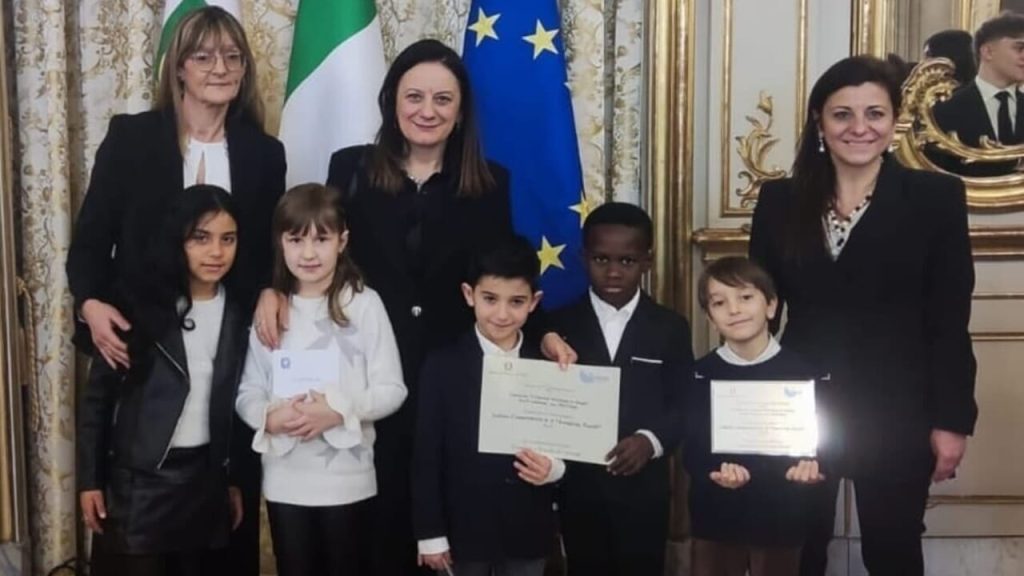 La 2°A della Dante Alighieri sul podio della memoria: un riconoscimento che scuote