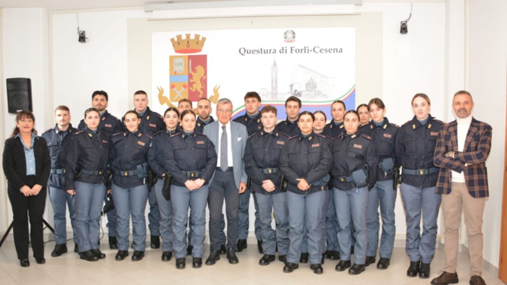 Nuova generazione di agenti di polizia in servizio: 24 giovani pronti a fare la differenza