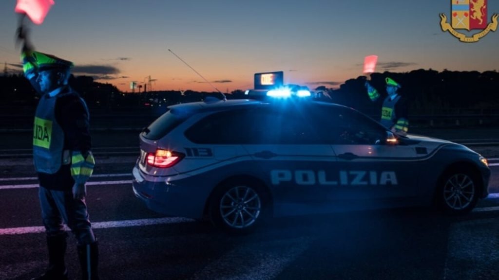 Controlli serrati della PolStrada: 80 infrazioni e 235 punti decurtati in un solo weekend