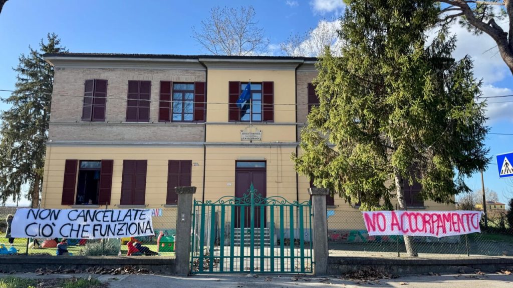Riorganizzazione scolastica in Emilia-Romagna: il governo rassicura, ma i sindacati avvertono