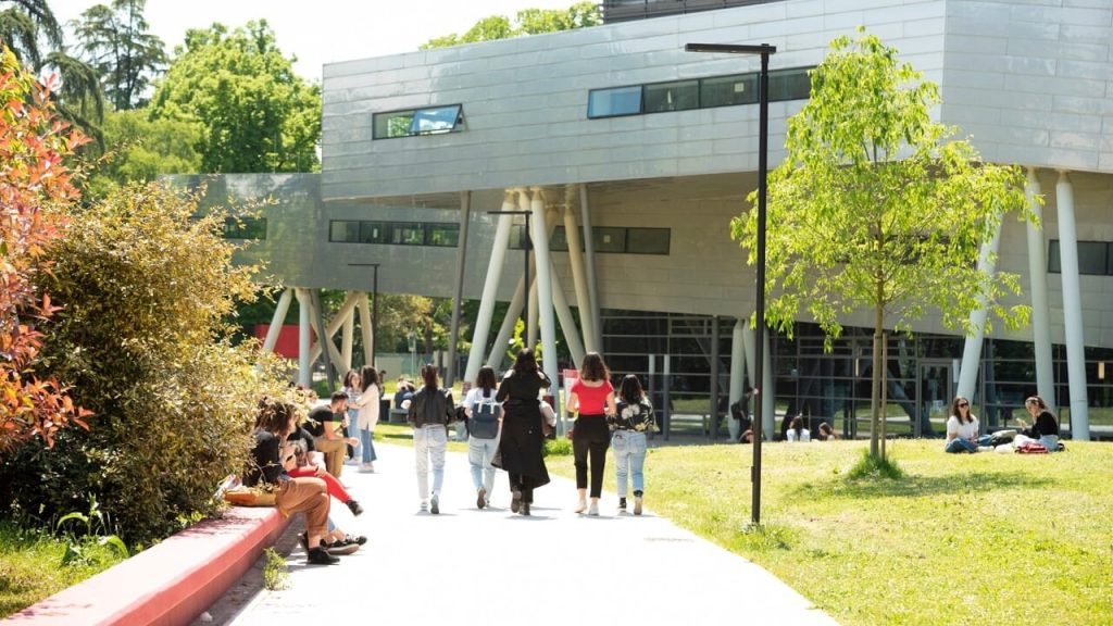 Università di Bologna: un incremento delle iscrizioni e spazi sempre più ristretti. La nuova sede di Medicina è più che necessaria.