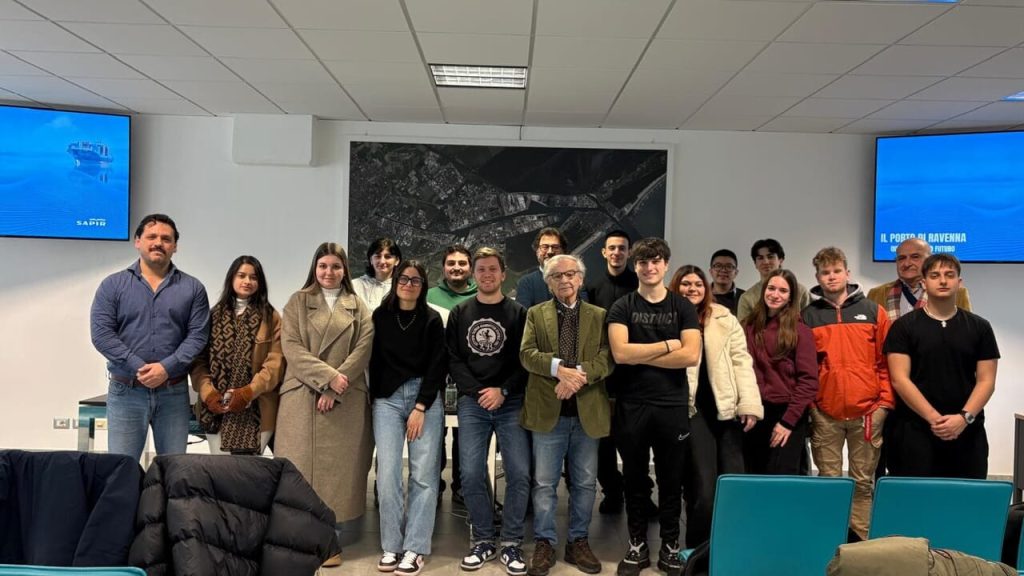 Studenti del Baracca: un’immersione nel mondo portuale di Ravenna