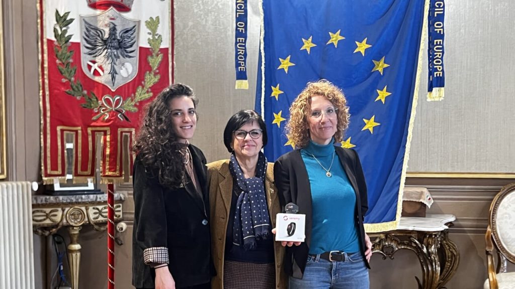 Braccialetti smart e nuove residenze: Forlì investe 2,5 milioni per gli anziani