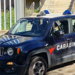 Un coltello pieghevole nel marsupio: la denuncia che fa tremare