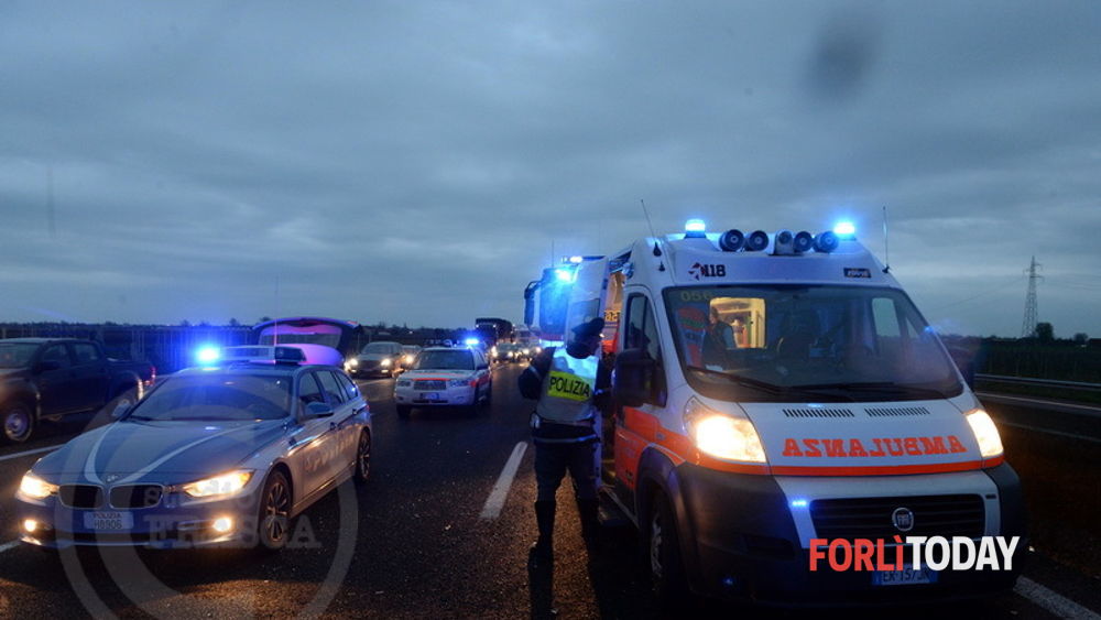 Emergenza in A14: automobilista colpito da malore, traffico in tilt