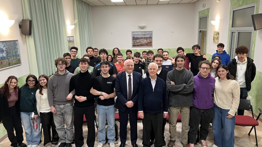 Vincenzo Colla e i giovani del Collegio Salesiano: un incontro che sfida le convenzioni