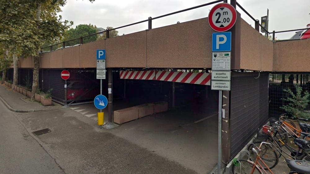 Parcheggio di via Lombardini chiuso: la sicurezza viene prima