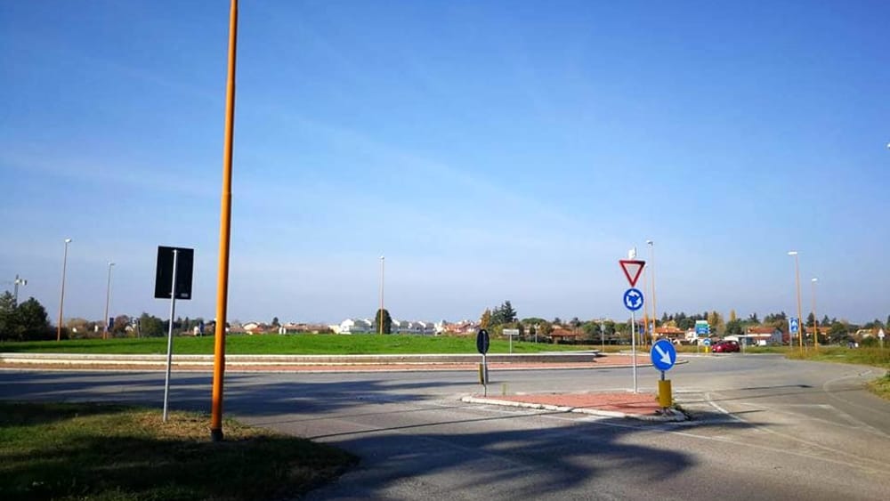 La Provincia lancia il bando per la cura di 28 rotatorie: il decoro urbano passa di mano