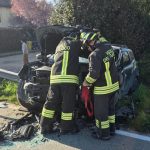 Scontro frontale in via Ossi: coinvolta una famiglia, due bambini tra i feriti