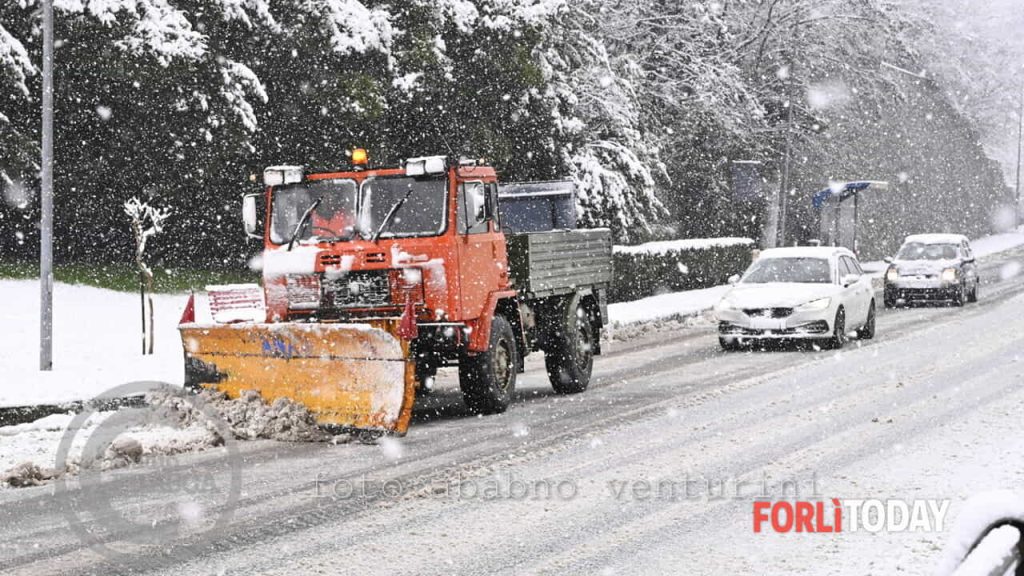 L’Artico colpisce: giovedì di tempeste e neve, allerta meteo in Emilia Romagna