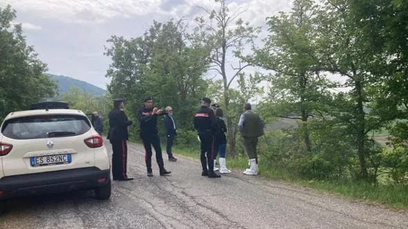 Cecima, il corpo di una giovane rinvenuto in un campo: le indagini si intensificano