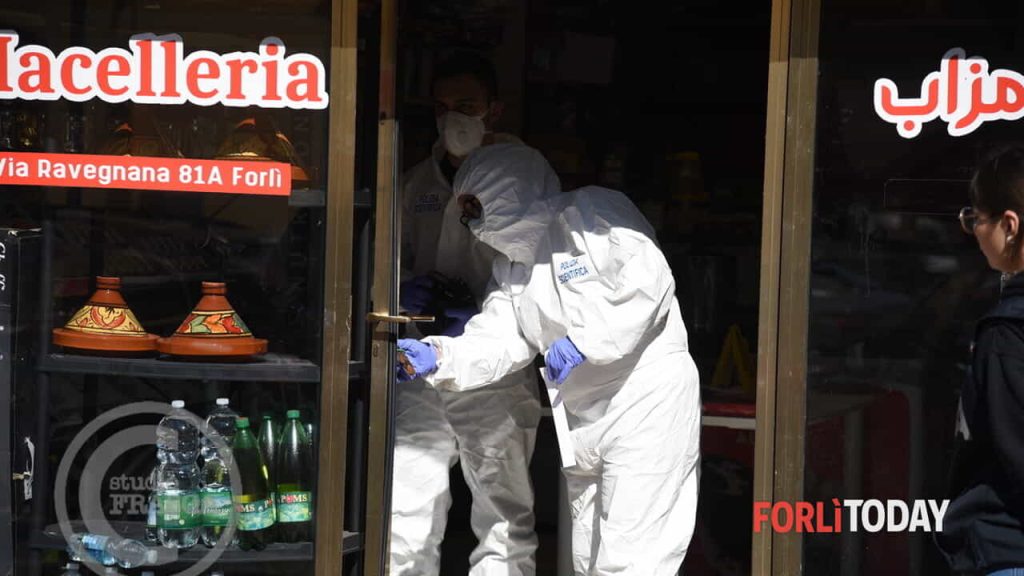 Tragedia in macelleria: accoltellato a morte un marocchino, il sospettato tace