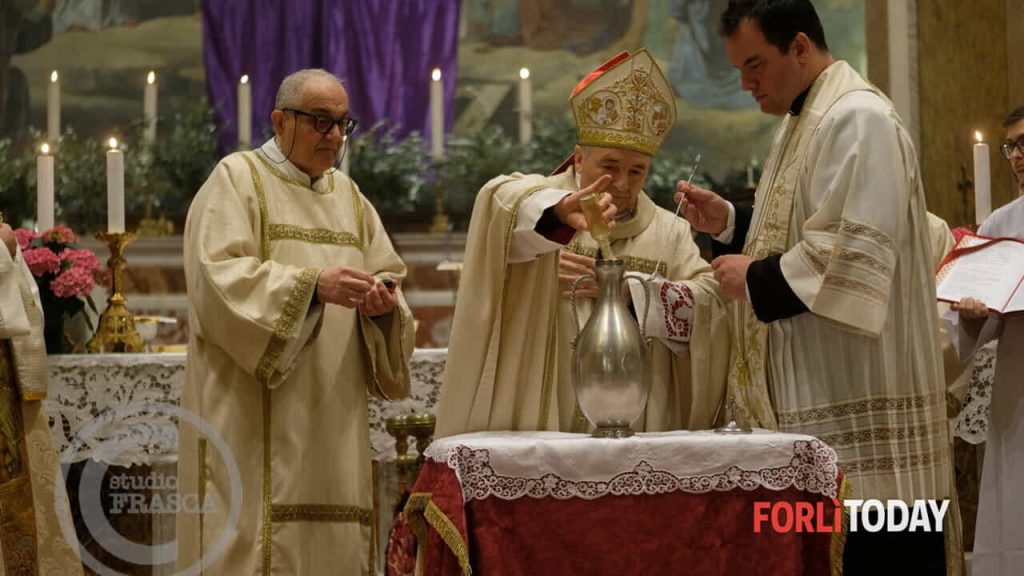 La Veglia Pasquale: Una Luce nel Cuore delle Tenebre, il Vescovo Corazza lancia un Appello alla Speranza