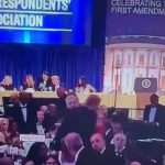 Spari all’Hilton di Washington: il panico invade la cena dei corrispondenti, Trump evacuato