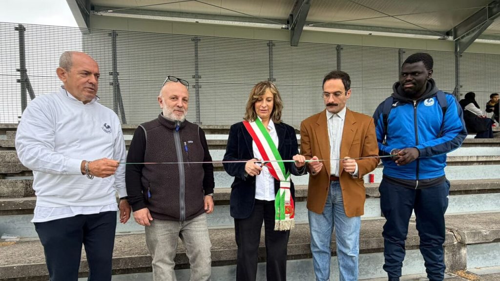 Nuova copertura per la tribuna dello stadio di Forlimpopoli: un passo avanti per lo sport locale