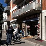 Macelleria di giorno, rifugio di notte: il mistero dell’omicidio che sconvolge Forlì