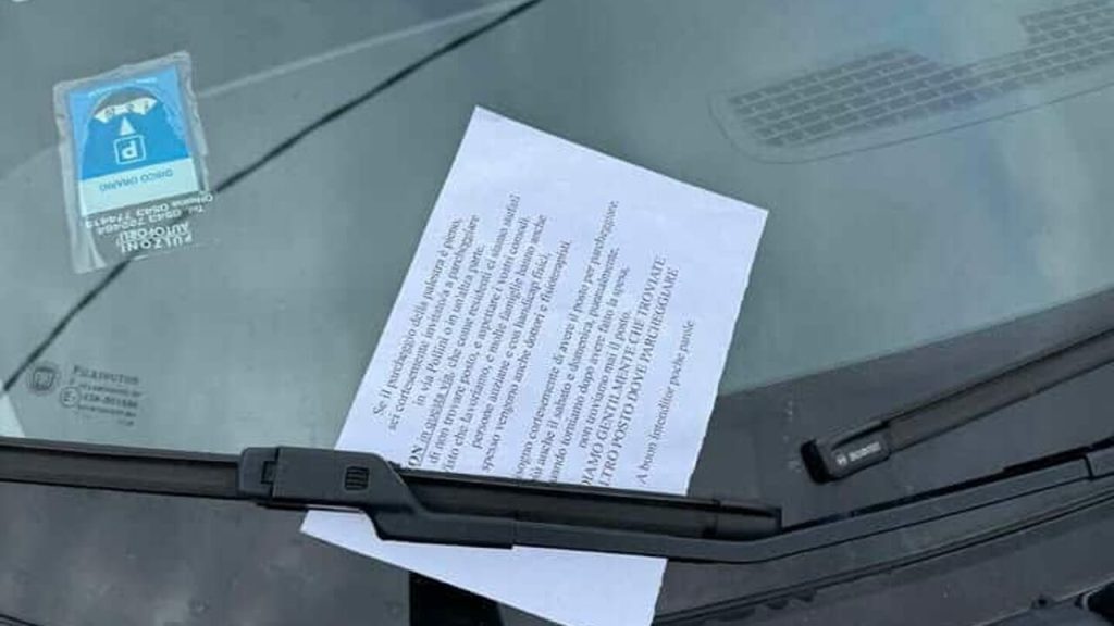 Vandalismi in serie: la guerra dei parcheggi in via dei Cavalieri