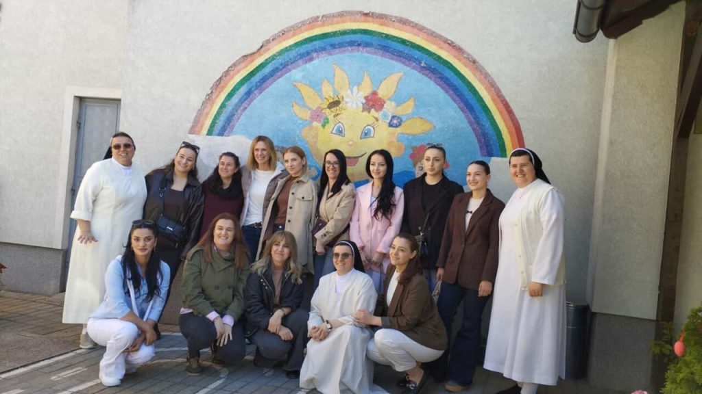 Iniziativa coraggiosa per l’inclusione scolastica in Kosovo: la dottoressa dell’Ausl di Forlì in prima linea