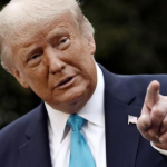 Trump impone dazi del 25% su auto e camion europei: Bruxelles risponde con fermezza