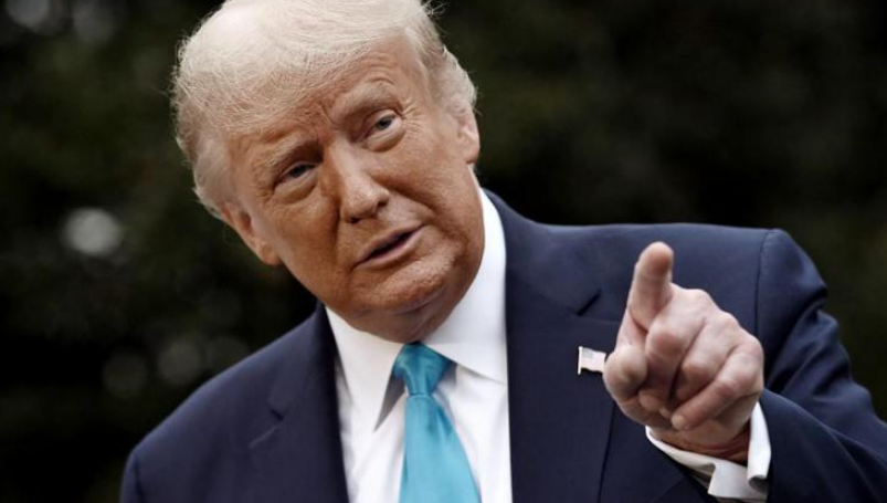 Trump impone dazi del 25% su auto e camion europei: Bruxelles risponde con fermezza
